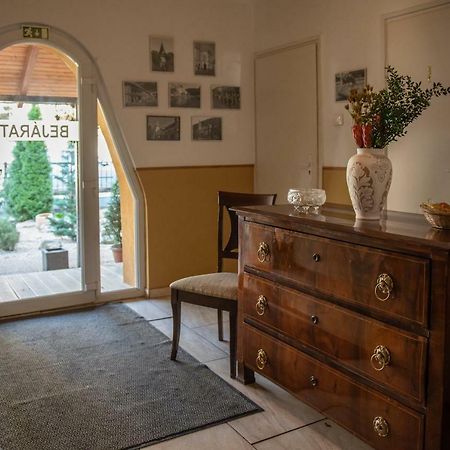 Ambrozia Szallashely Es Etterem Mişcolţ Exterior foto