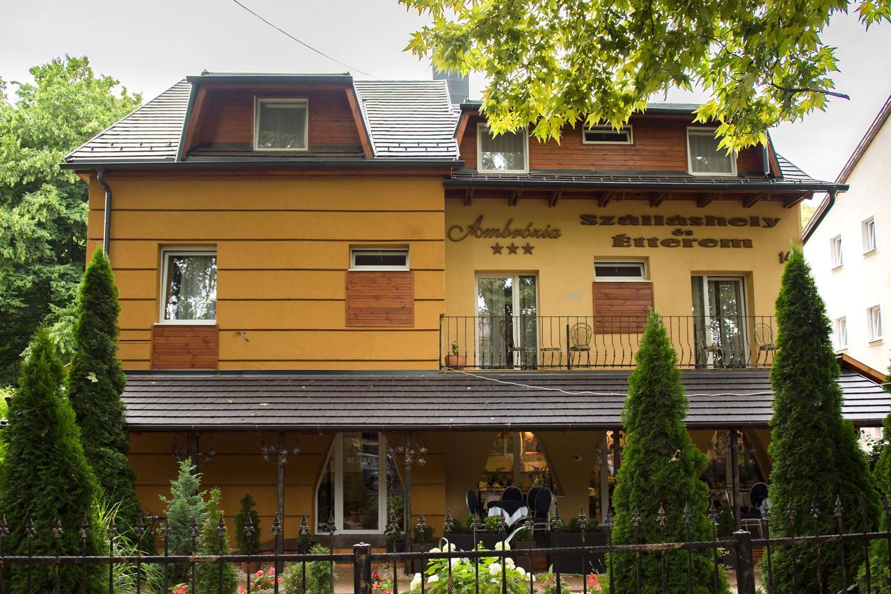 Ambrozia Szallashely Es Etterem Mişcolţ Exterior foto
