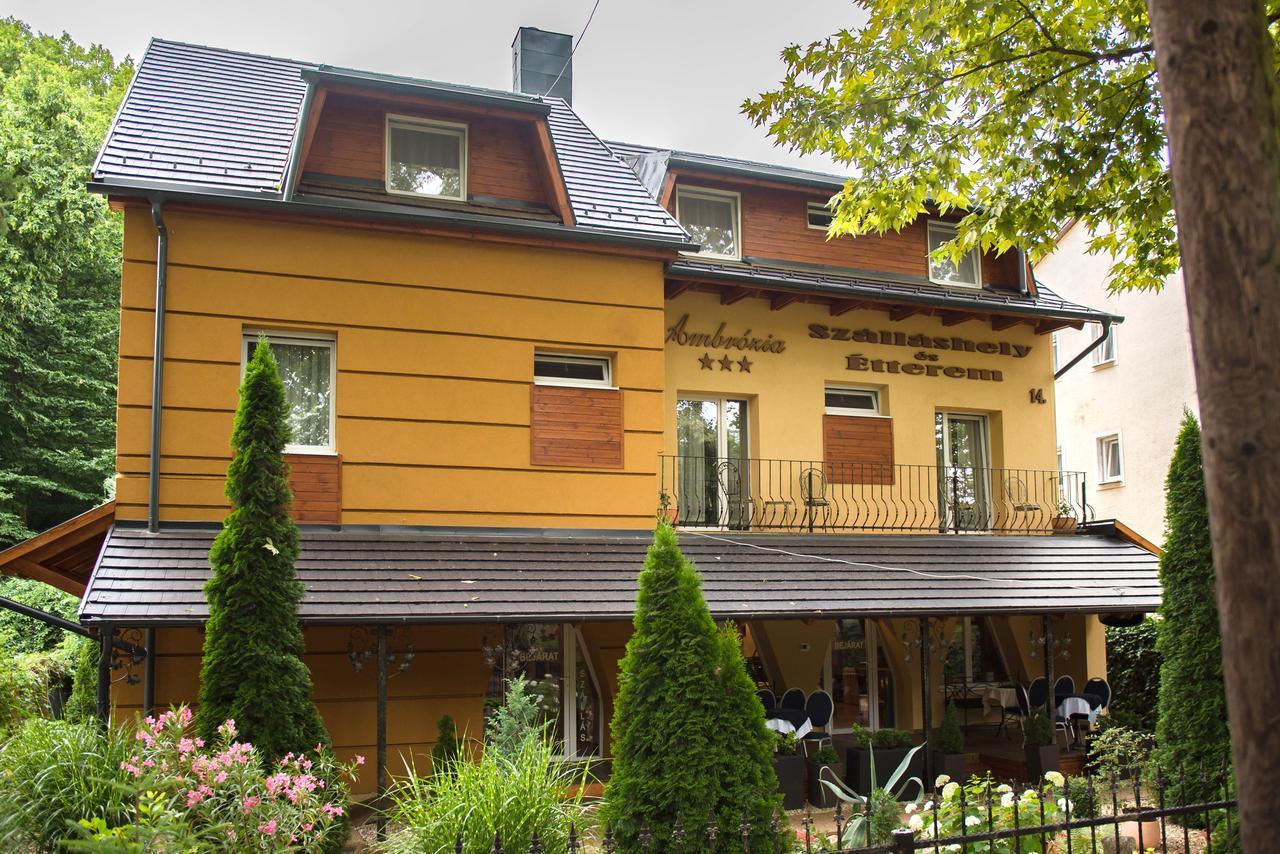 Ambrozia Szallashely Es Etterem Mişcolţ Exterior foto