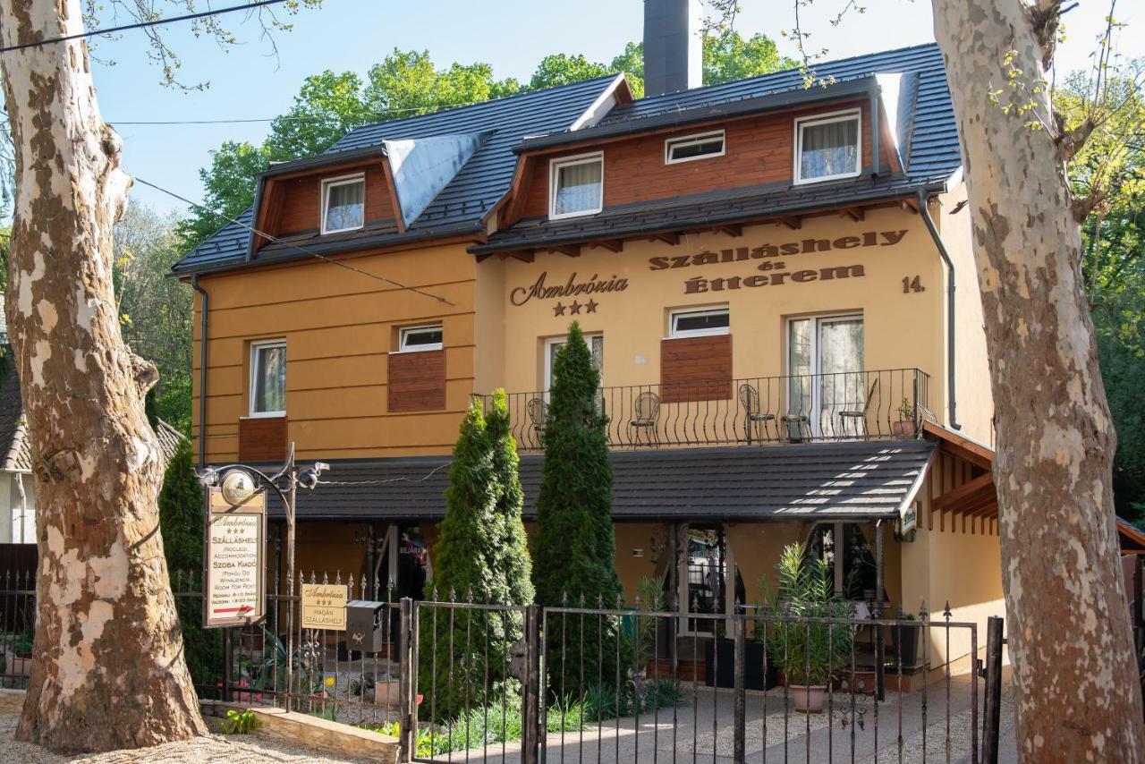 Ambrozia Szallashely Es Etterem Mişcolţ Exterior foto
