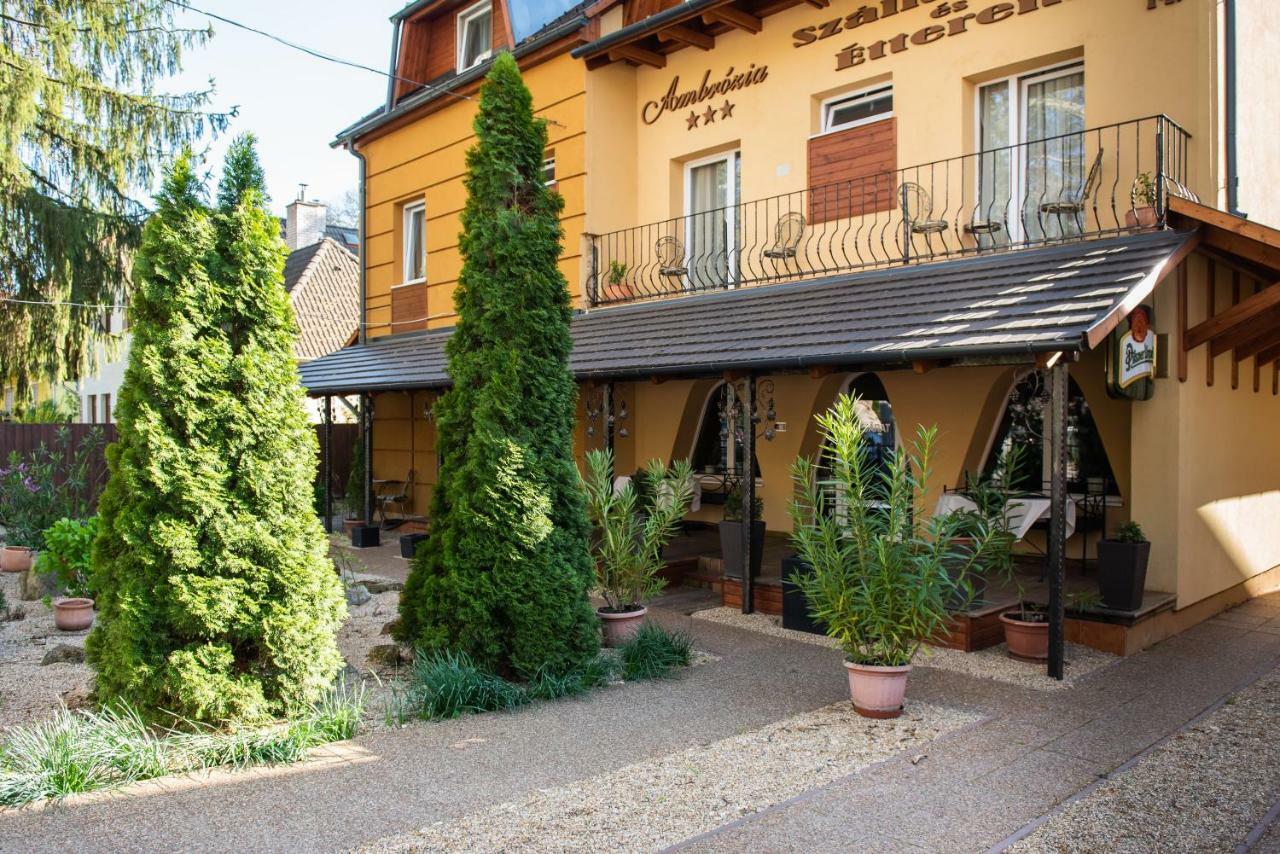 Ambrozia Szallashely Es Etterem Mişcolţ Exterior foto